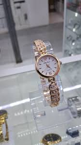 Watch Stainless steel wristwatch For Ladies Quartz Round Shaped Wristwatch