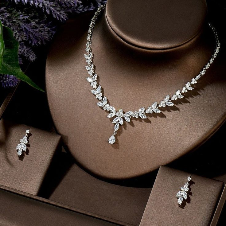 ELEGANT NECKLACES